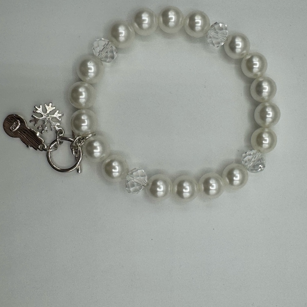 Elegant White Faux Pearl Bracelet with Silver Accents